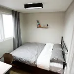 Travel Holic Guesthouse